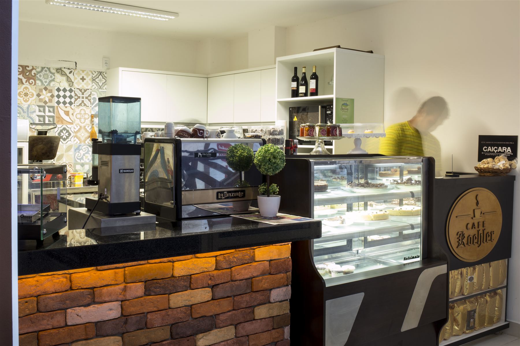 Café Koehler — balcão e vitrine de doces